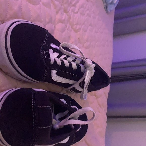 vans.. worn few times.. too small - Picture 2 of 3
